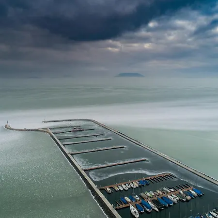 In 19321 * Balatonmáriafürdő