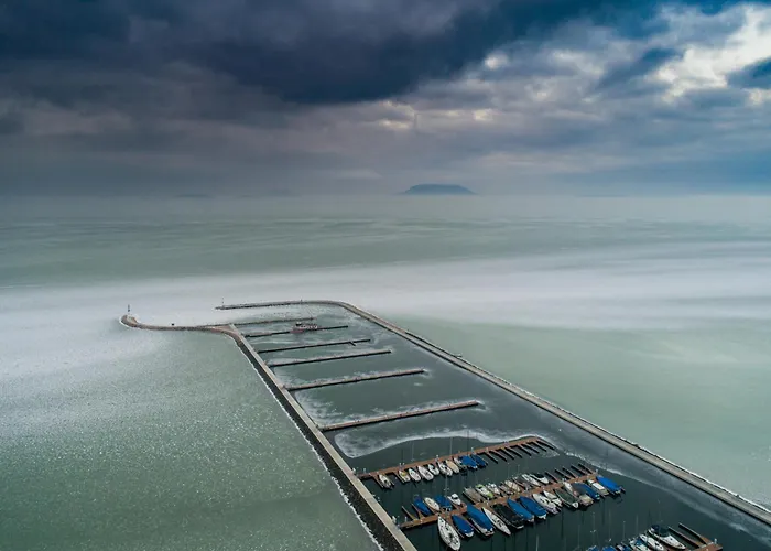 In 19321 * Balatonmáriafürdő