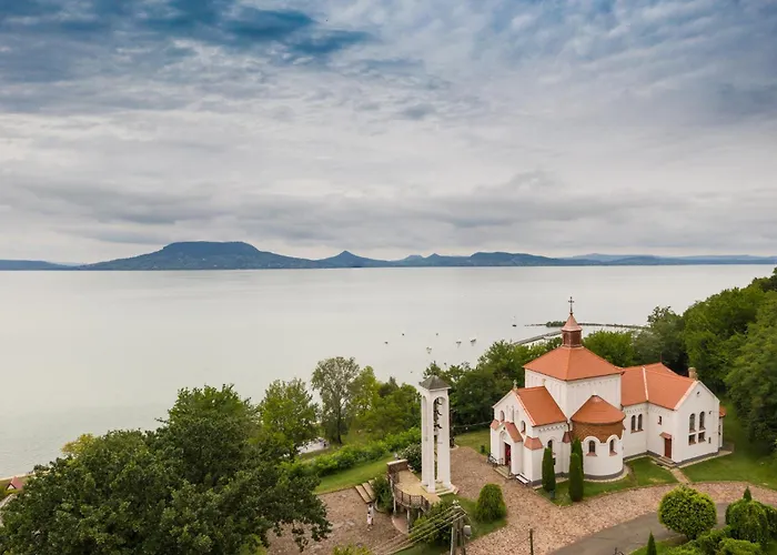 In 19321 * Balatonmáriafürdő